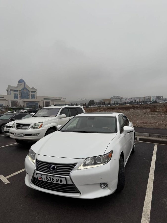 Lexus ES