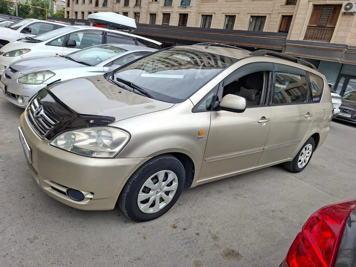 Toyota Avensis Verso 2001