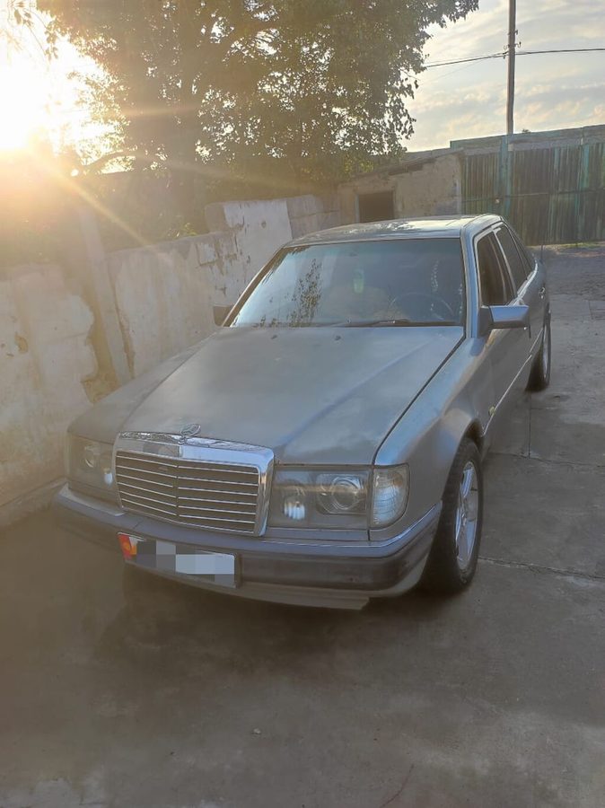 Mercedes-Benz W124