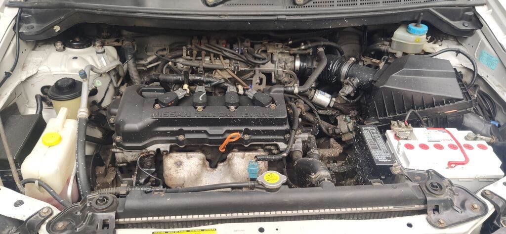 Nissan Almera Tino