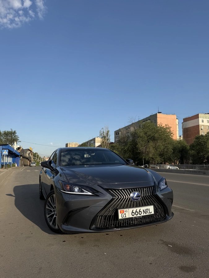 Lexus ES VII 300h 2.5hyb CVT