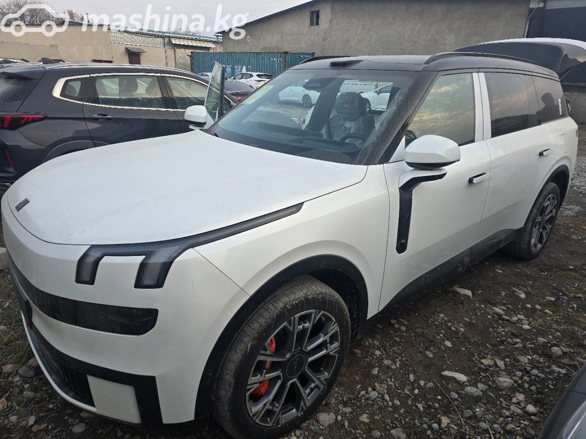 Lynk & Co 900
