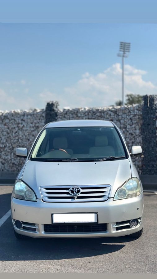 Toyota Ipsum