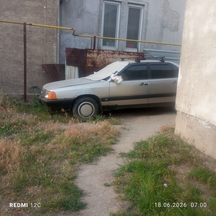 Audi 100