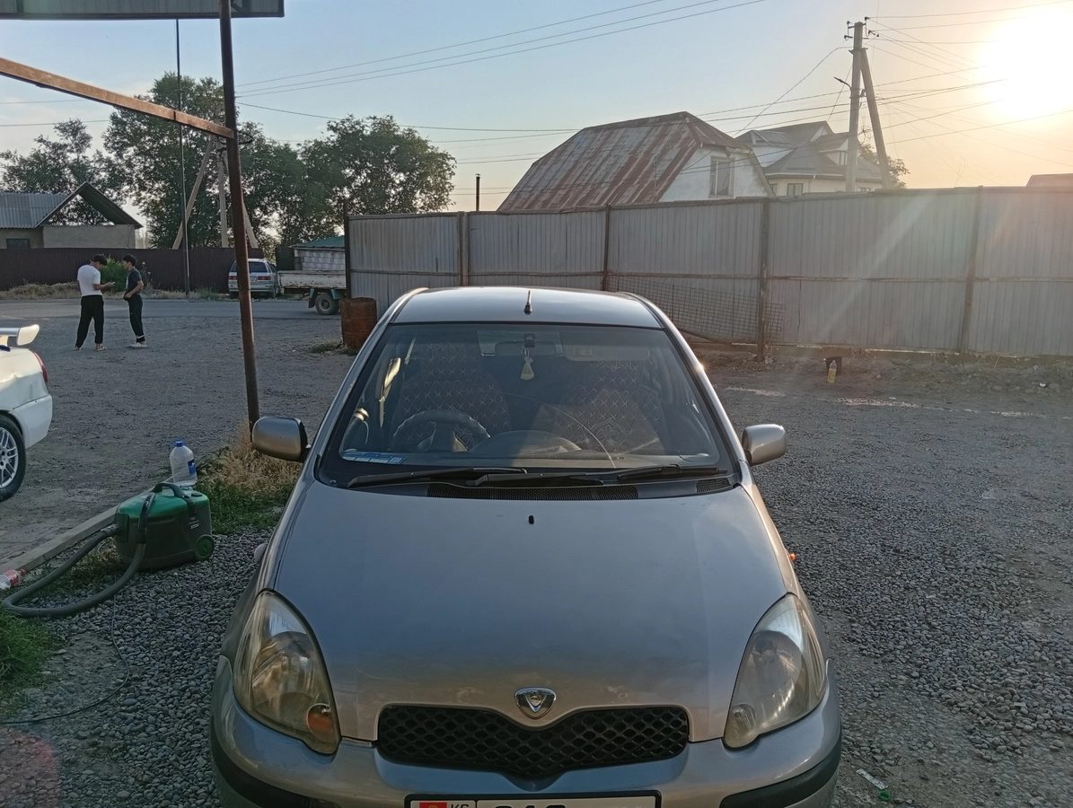 Toyota Vitz I (P10) 2002