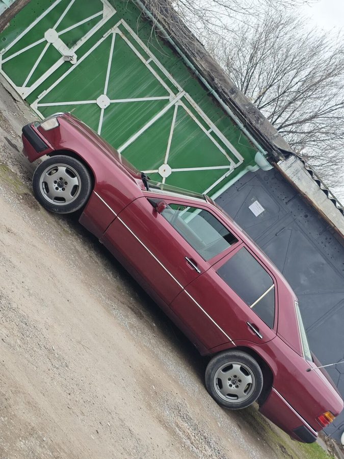 Mercedes-Benz W124
