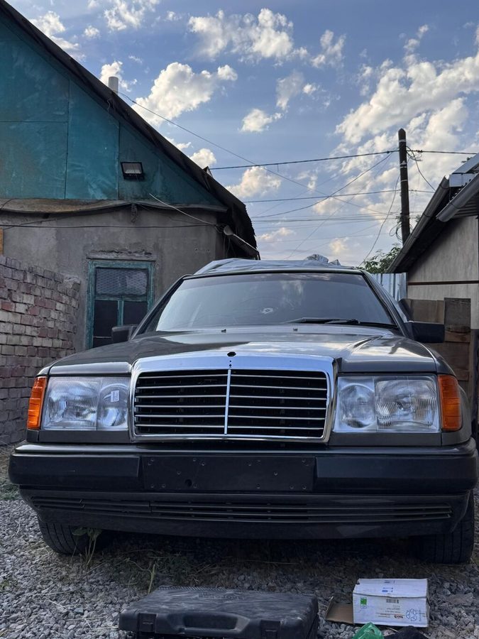 Mercedes-Benz W124