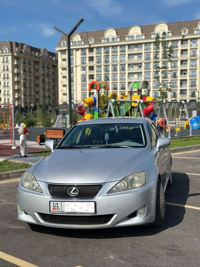 Lexus IS