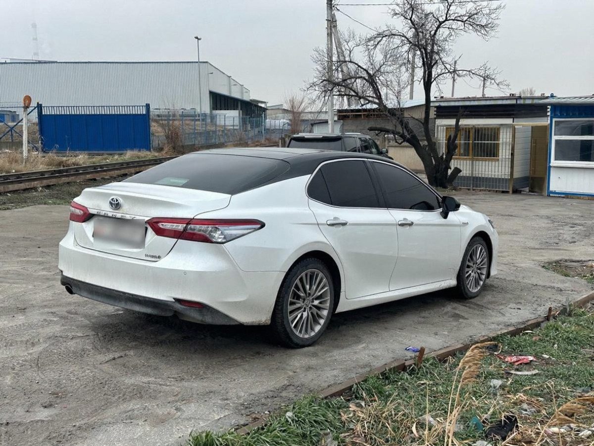 Toyota Camry VIII (XV70)
