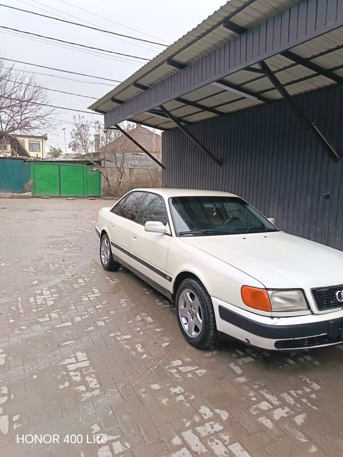 Audi 100