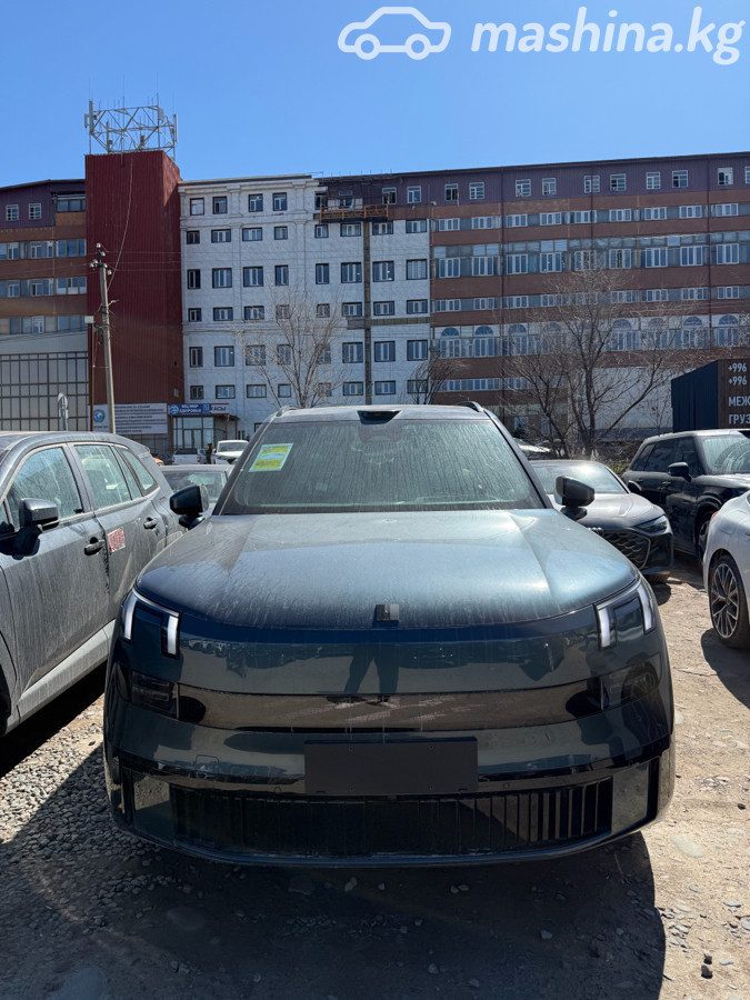 Lynk & Co 900