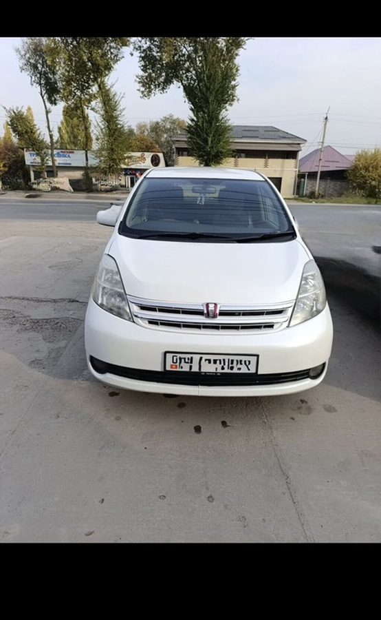 Toyota Isis