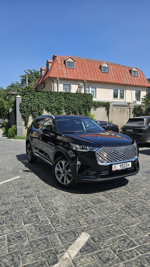 Продаю Haval H6 2 литра бензин полный привод. Машина была куплена у
