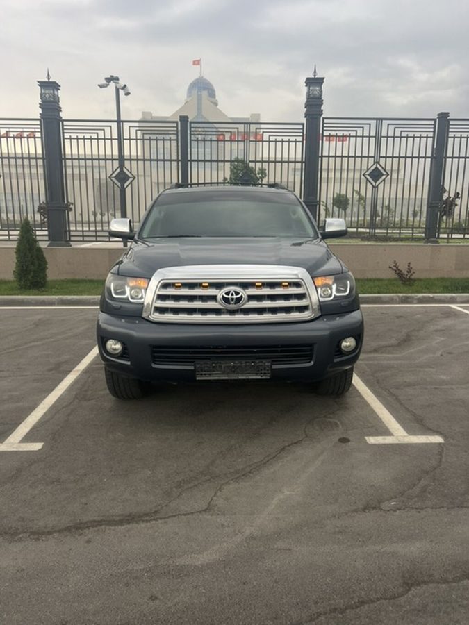 Toyota Sequoia