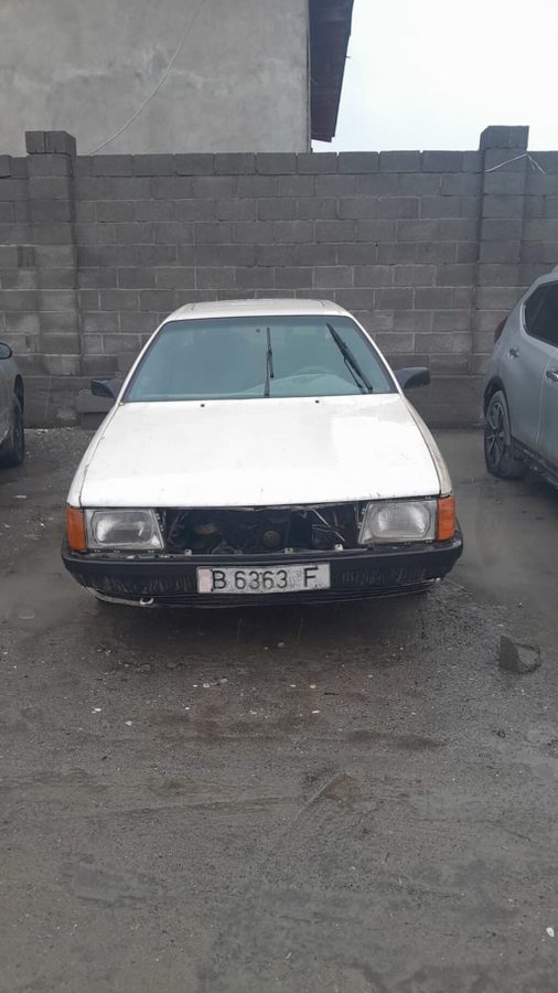 Audi 100