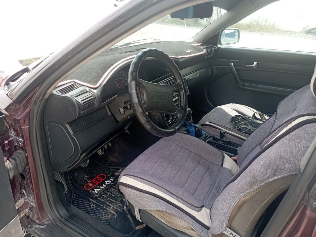 Audi 100