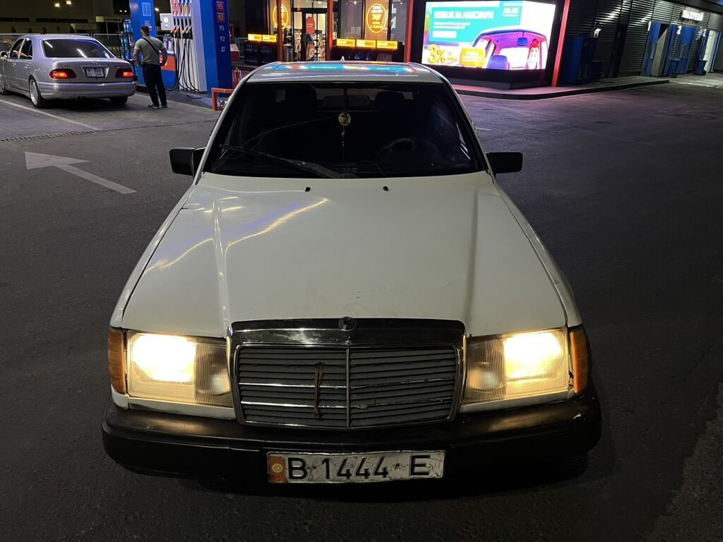 Mercedes-Benz W124