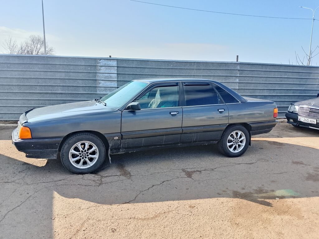 Audi 100