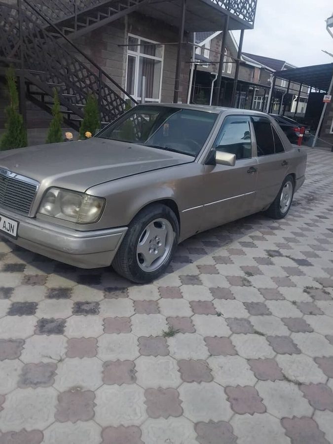 Mercedes-Benz W124