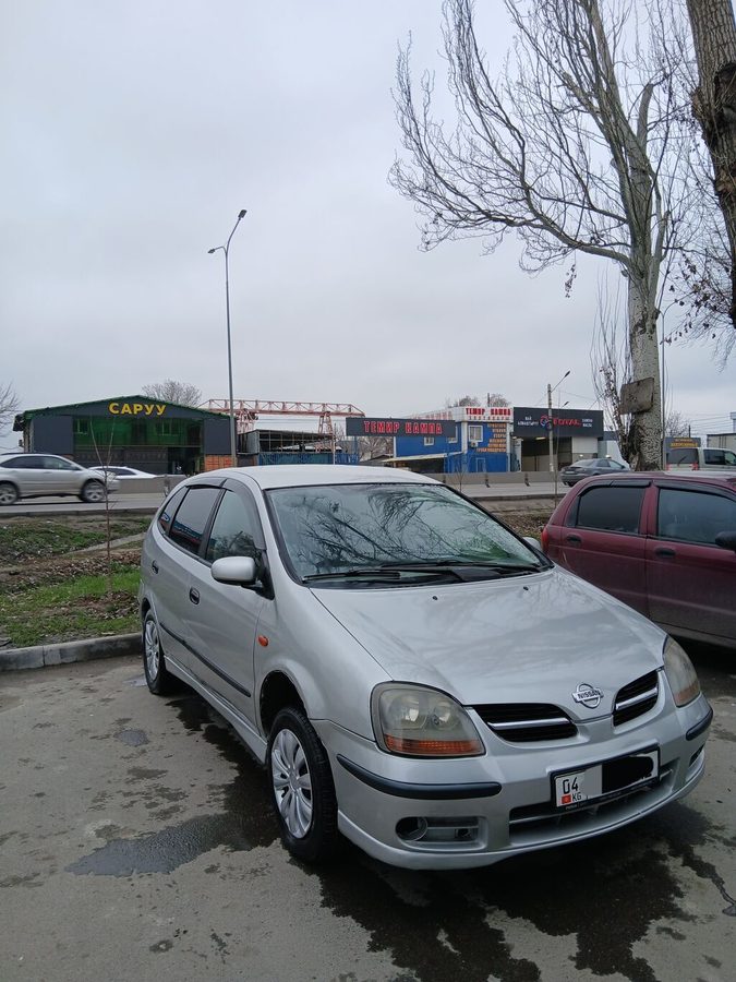 Nissan Almera Tino
