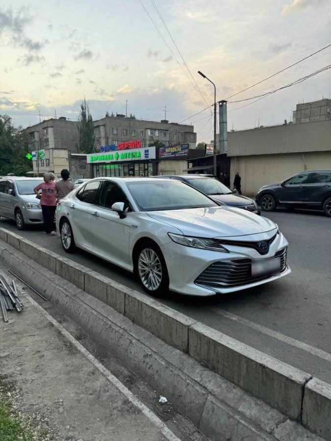 Toyota Camry VIII (XV70)