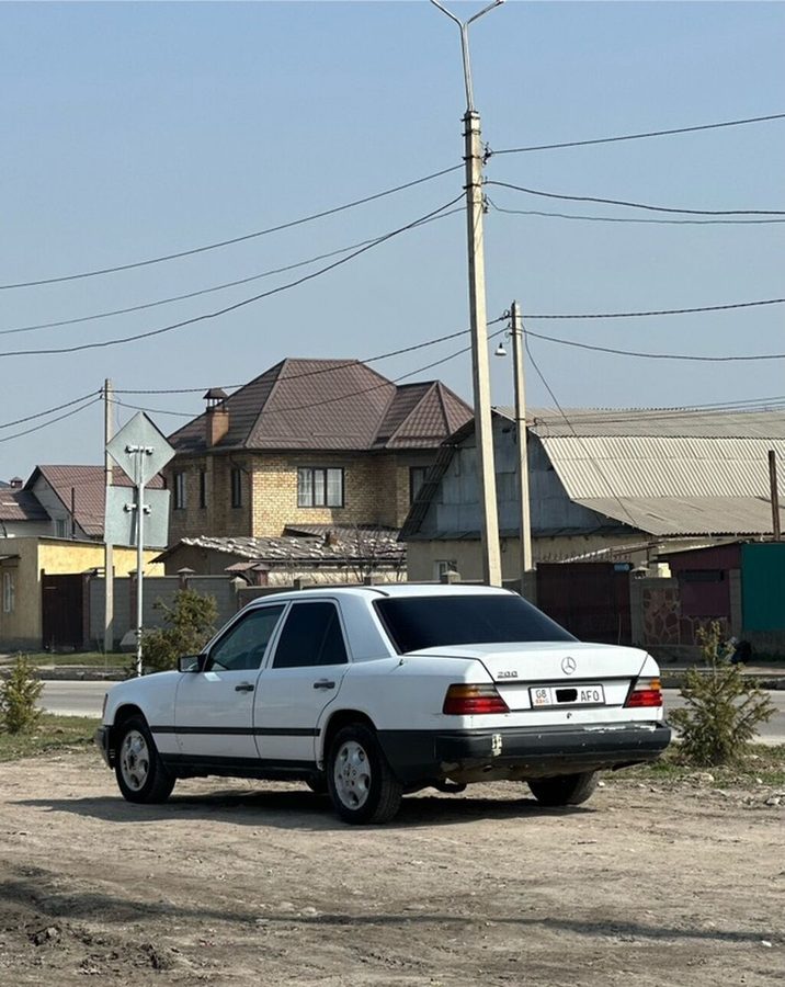 Mercedes-Benz W124