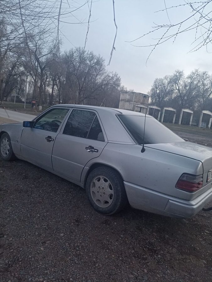 Mercedes-Benz W124