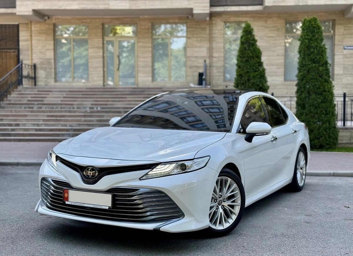 Toyota Camry VIII (XV70) 2018