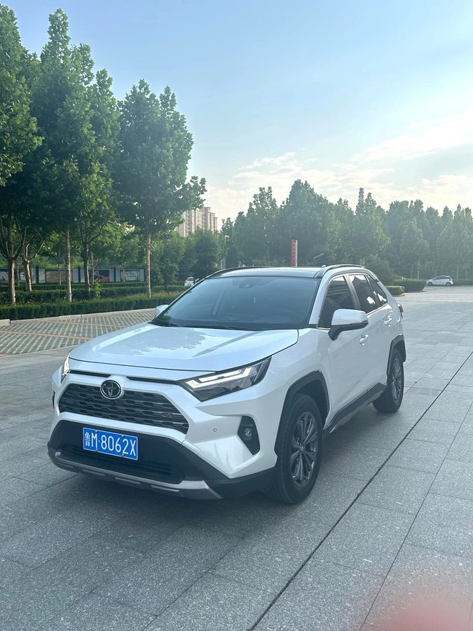 Toyota RAV4 V (XA50) 2024