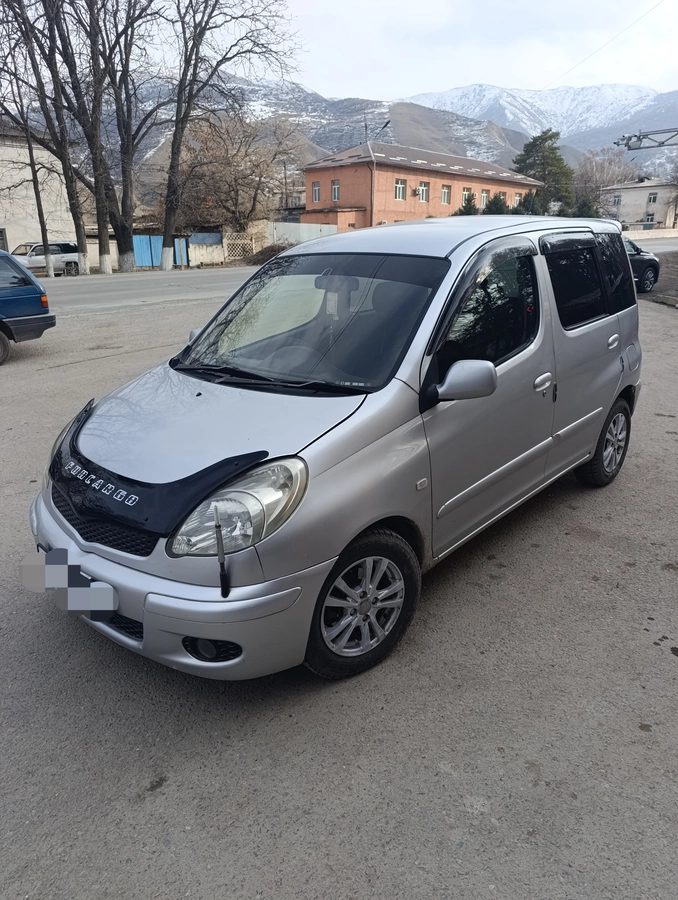 Toyota FunCargo 2003