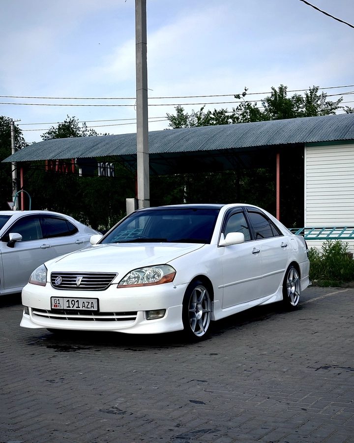 Toyota Mark II IX (X110) 2001