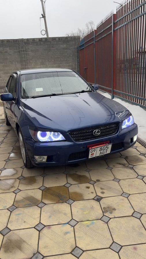 Lexus IS