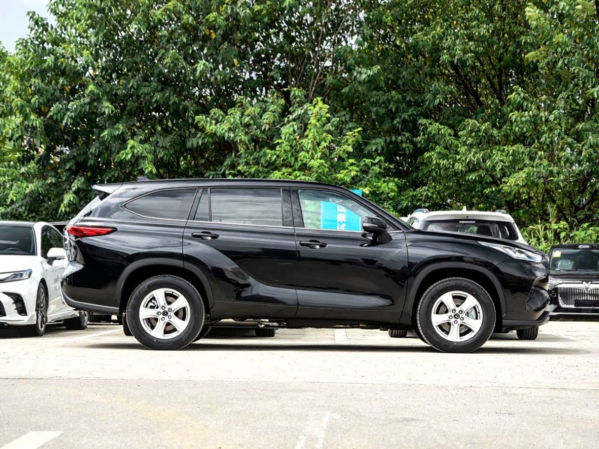 Toyota Highlander IV (U70)