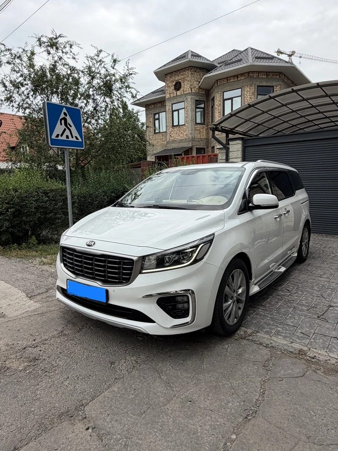 Kia Carnival III 2018