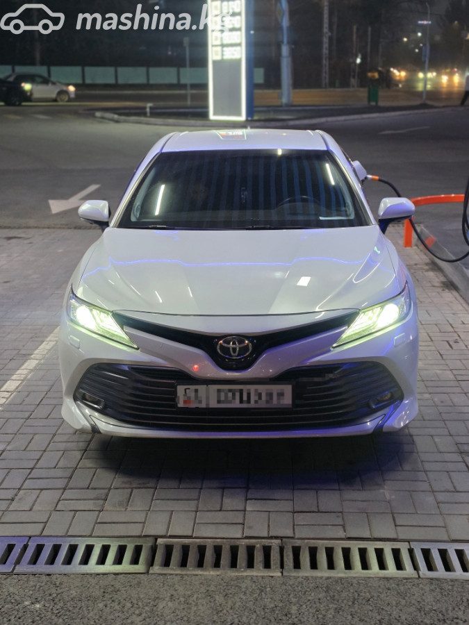 Toyota Camry VIII (XV70)