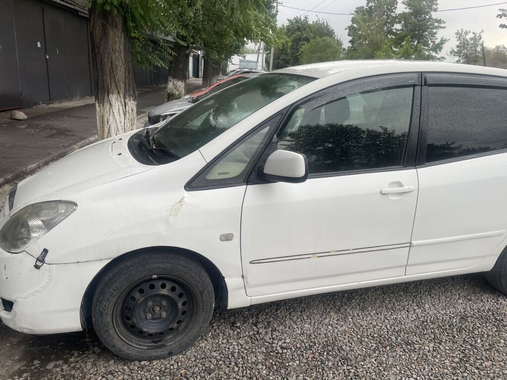 Daihatsu YRV