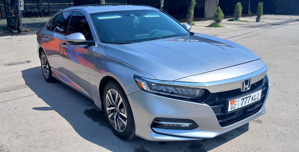 Honda Accord X 2.0hyb CVT