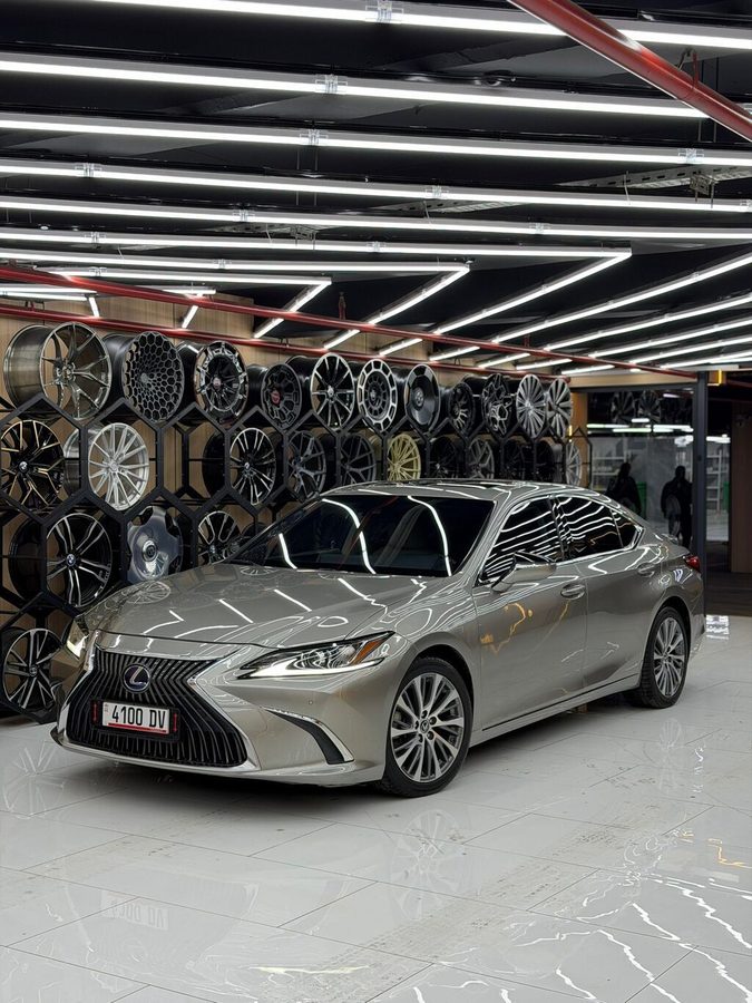 Lexus ES