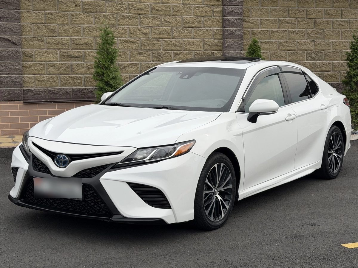 Toyota Camry VIII (XV70) 2018