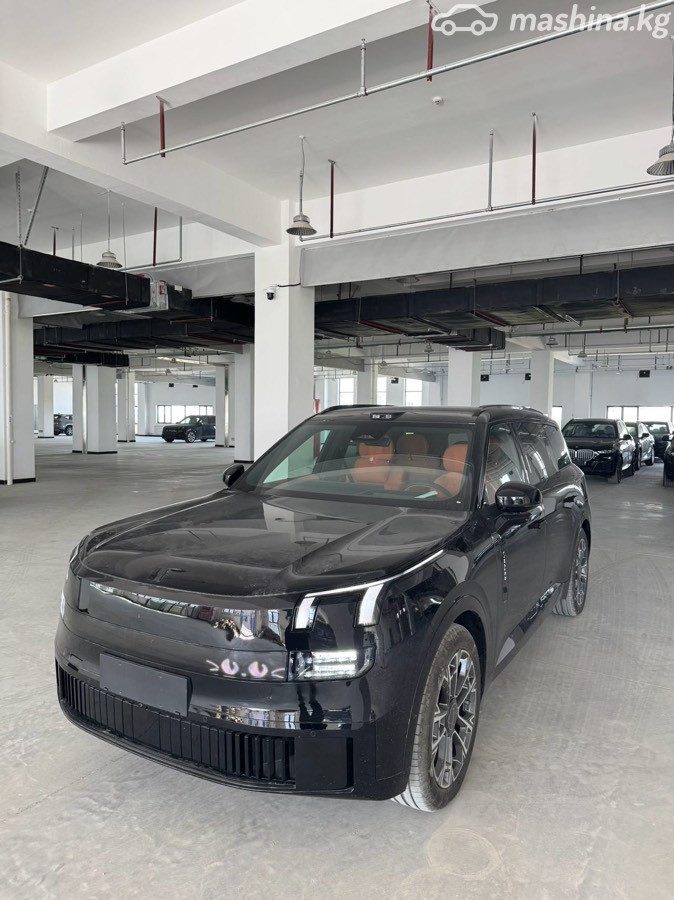 Lynk & Co 900