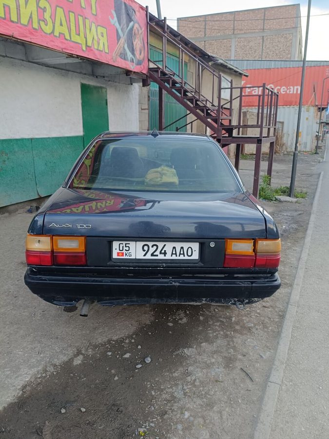 Audi 100