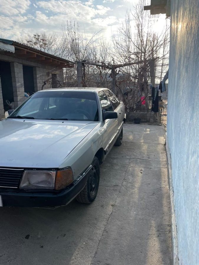 Audi 100