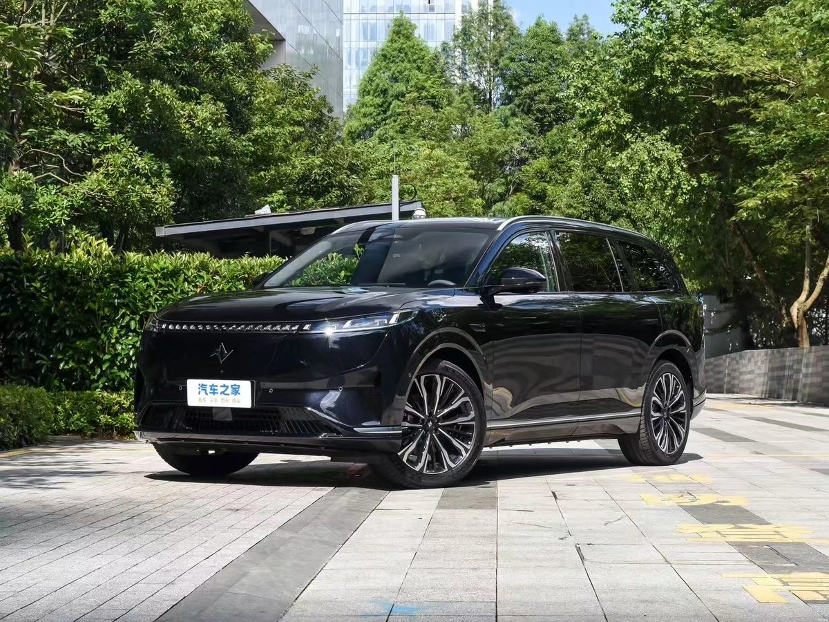 Dongfeng eπ 008 2025
