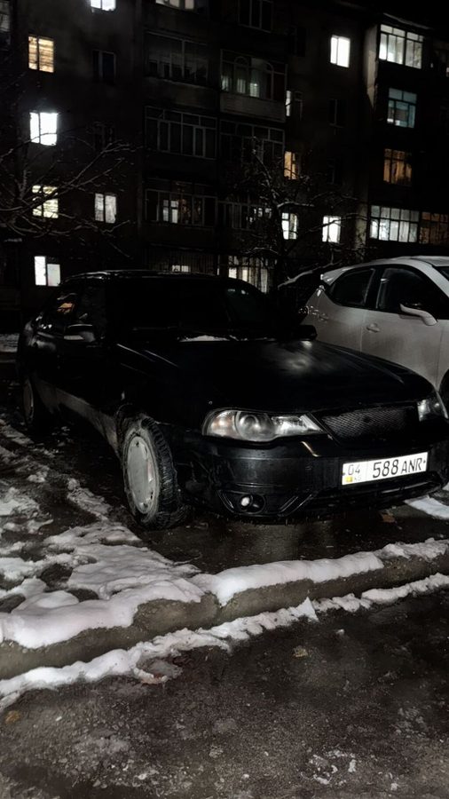 Черный седан с киргизскими номерами 588 ANR. Кузов