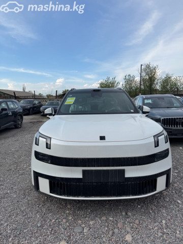 Lynk &amp; Co 900