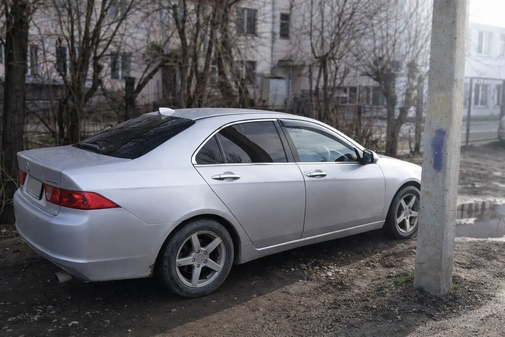 Honda Accord с7(седан), серебристый цвет кузова. Основные особенности
