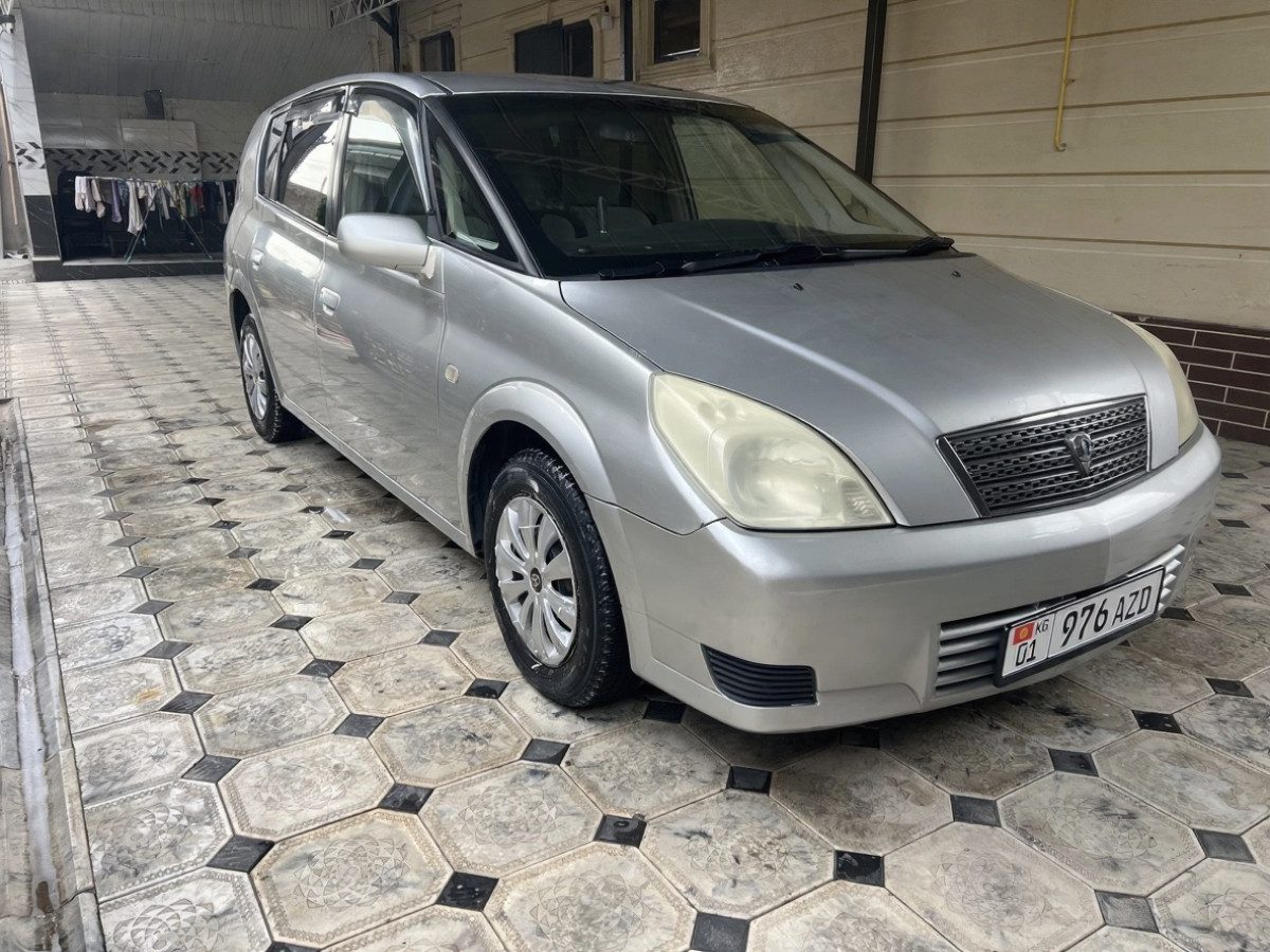 Toyota Opa I 2003
